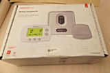 Honeywell YTH5320R1000 Wireless FocusPRO Non-Programmable Thermostat Kit Redlink